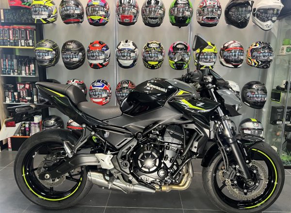 2024 KAWASAKI Z650 IN METALLIC SPARK BLACK