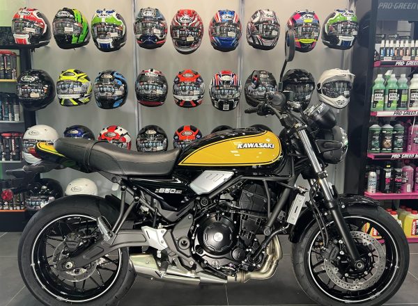 2025 KAWASAKI Z500 SE IN METALLIC MOONDUST GREY - Coleraine