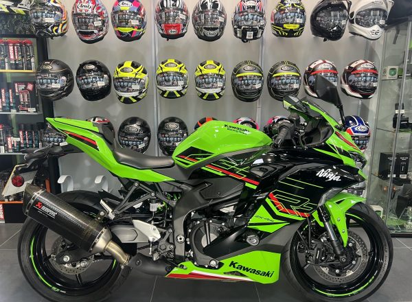 かめ 2026 KAWASAKI ZX4RR PERFORMANCE IN METALLIC MATTE GRAPHENSTEEL