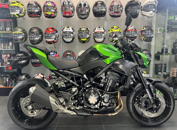2026 KAWASAKI Z900 IN CANDY LIME GREEN