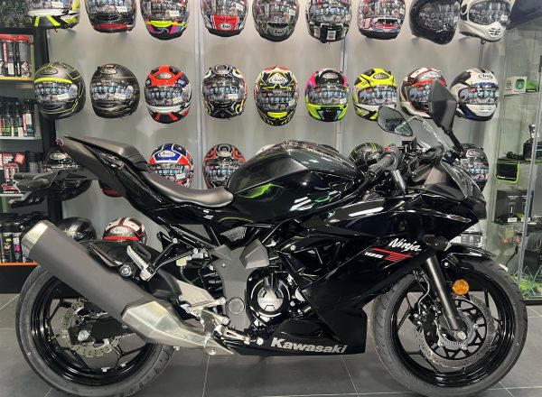2026 KAWASAKI NINJA 125 IN METALLIC DIABLO BLACK