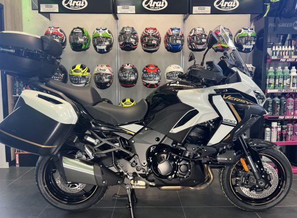 2025 KAWASAKI VERSYS 1100S GRAND TOURER IN PEARL ROBOTIC WHITE