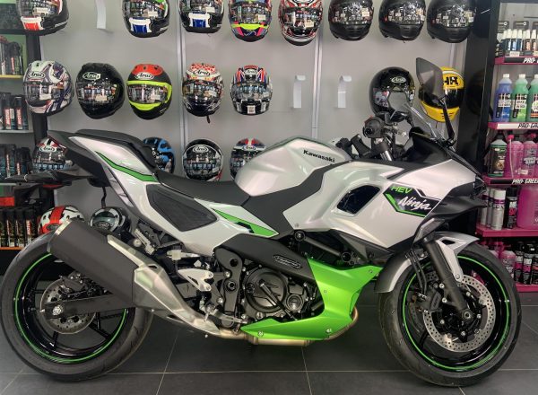 KAWASAKI NINJA 7 HYBRID ONLY £5997