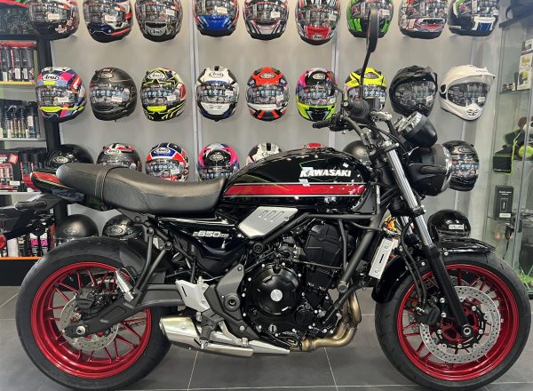 2026 KAWASAKI Z650RS IN EBONY