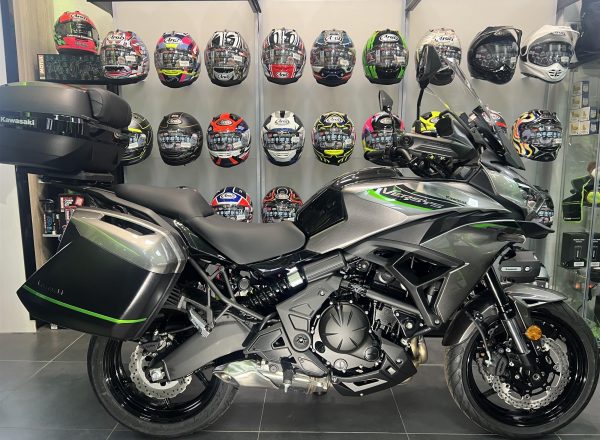 2026 KAWASAKI VERSYS 650 GT IN  METALLIC GRAPHITE GREY