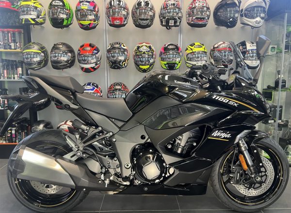 2026 KAWASAKI NINJA 1100SX IN METALLIC BRILLIANT GOLDEN BLACK