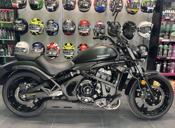 2025 KAWASAKI VULCAN S IN METALLIC FLAT SPARK BLACK