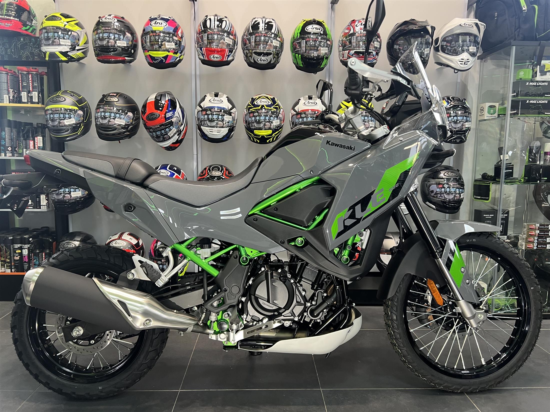 2026 KAWASAKI KLE 500 SE IN PEARL STORM GREY