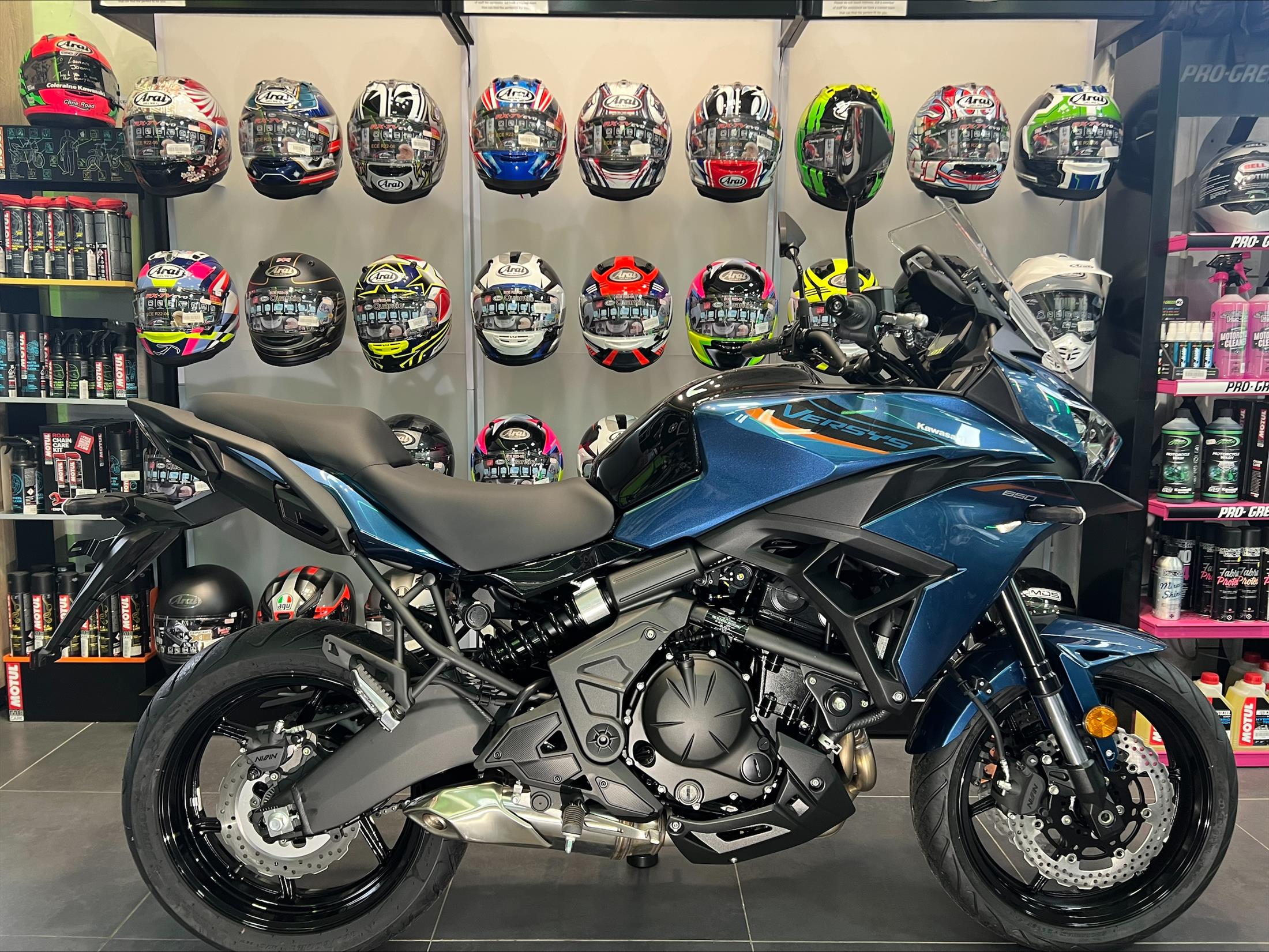 2026 KAWASAKI VERSYS 650 IN METALLIC DEEP BLUE