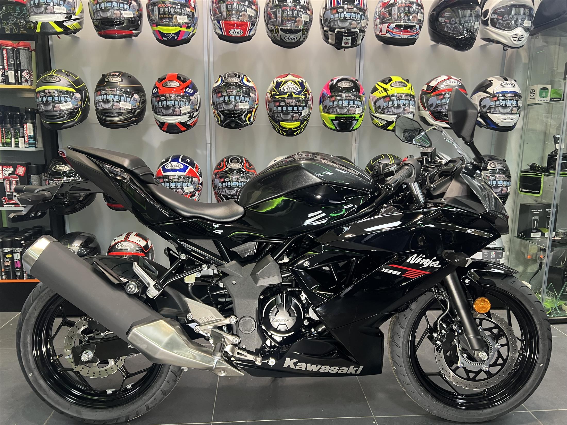 2026 KAWASAKI NINJA 125 IN METALLIC DIABLO BLACK