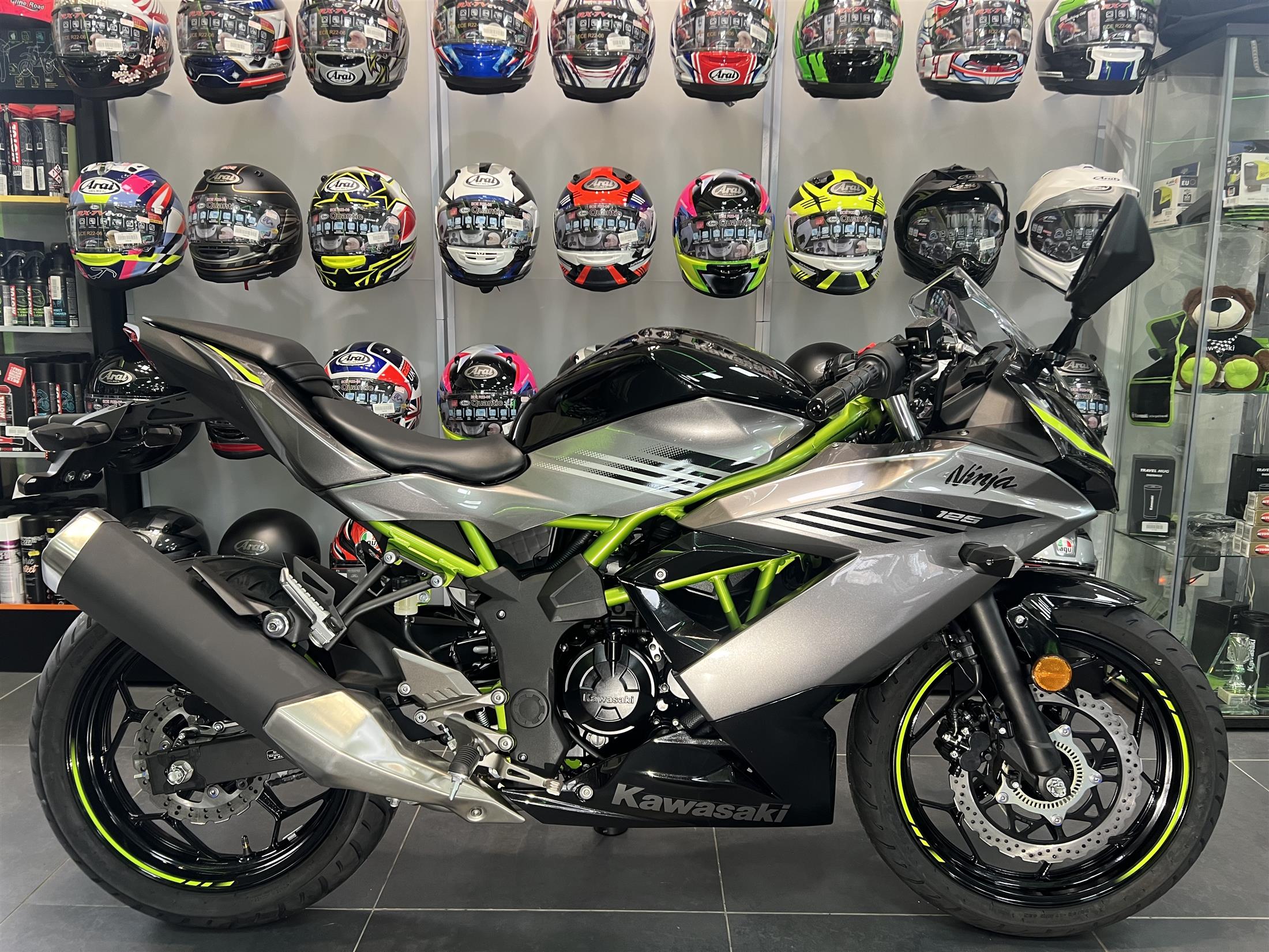 2026 KAWASAKI NINJA 125 IN GRAPHITE GREY IN STORE NOW