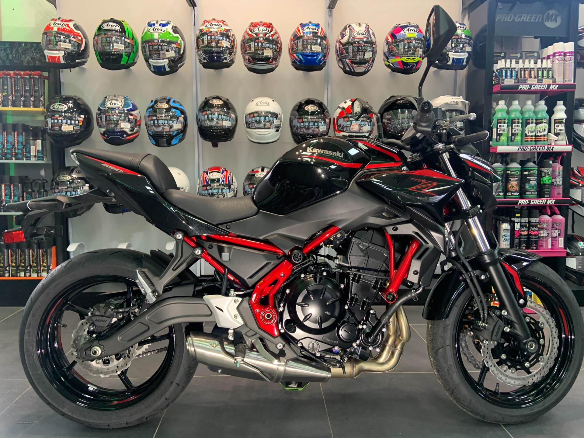 0% FINANCE AVAILABLE 2025 KAWASAKI Z650 IN CANDY PERSIMMON RED