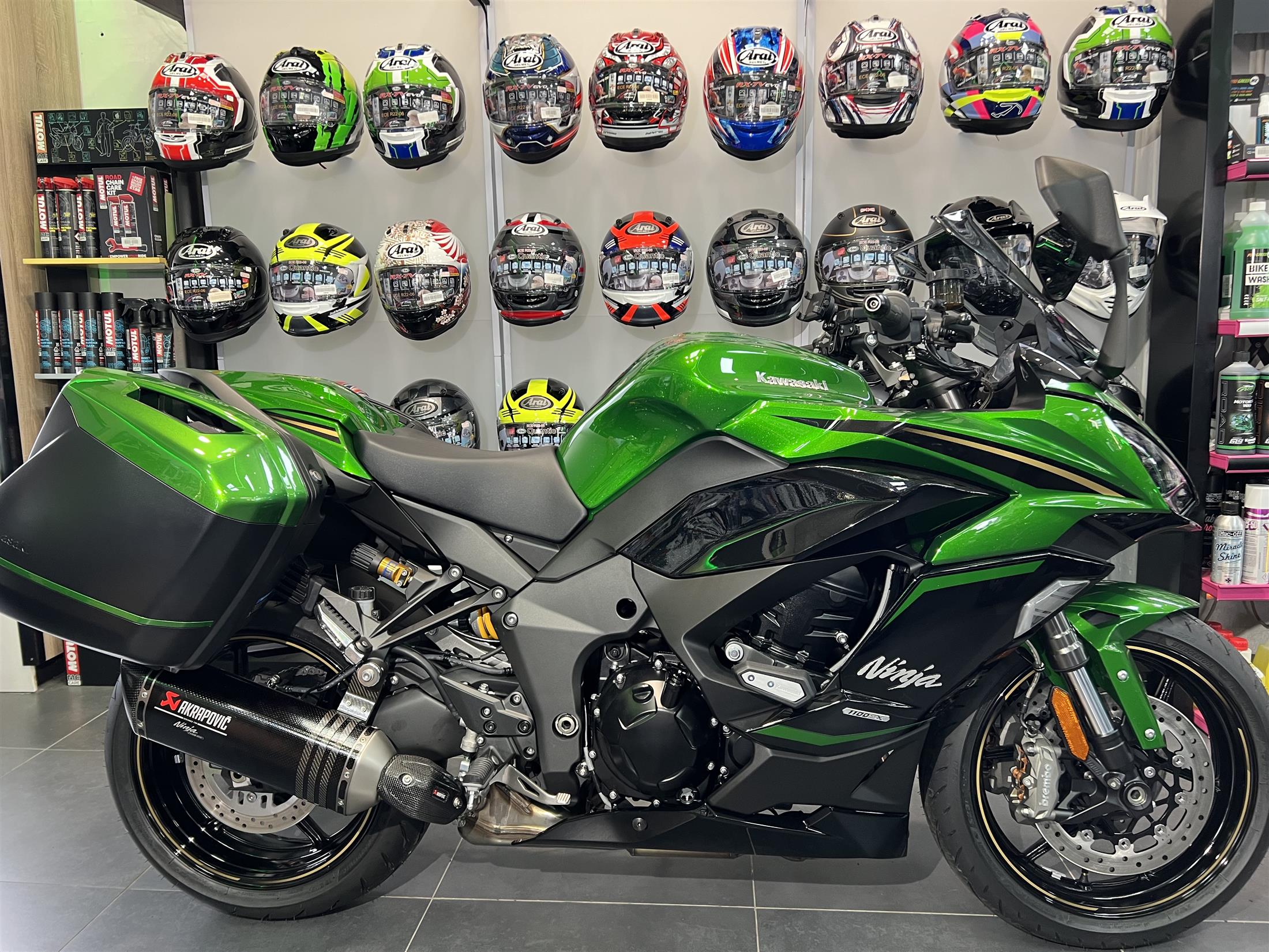 2025 KAWASAKI NINJA 1100SX SE PERFORMANCE EDITION IN EMERALD BLAZED GREEN
