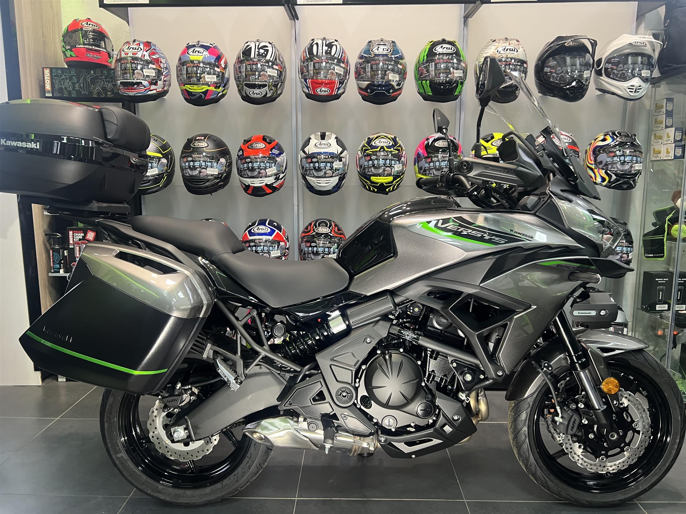 2026 KAWASAKI VERSYS 650 GT IN  METALLIC GRAPHITE GREY