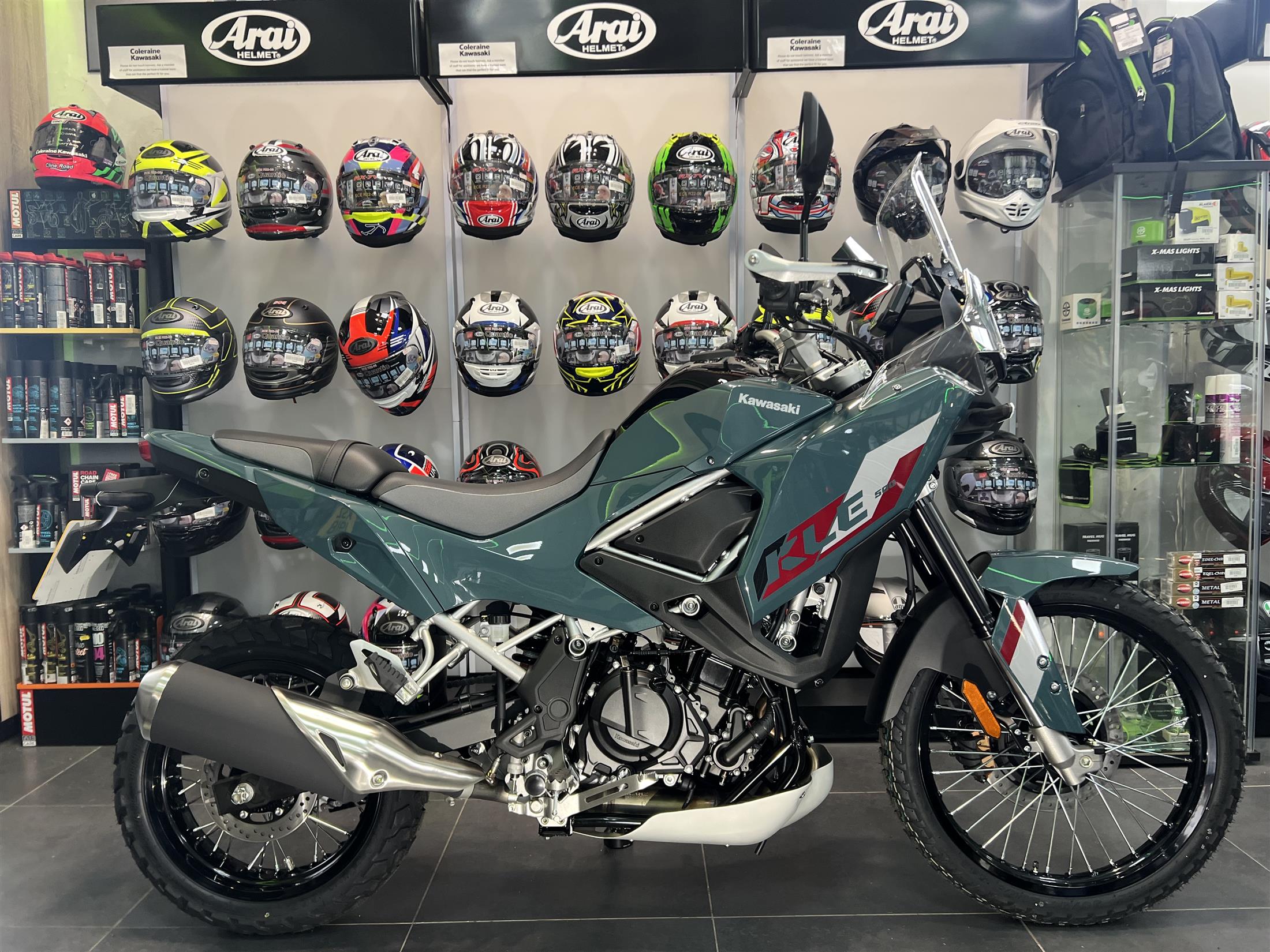 2026 KAWASAKI KLE 500 SE IN METALLIC BLUISH GREY
